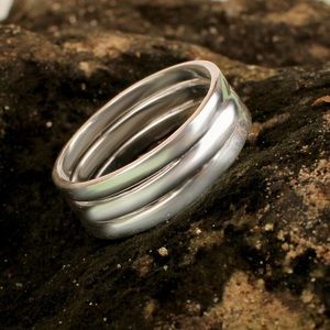 925 Sterling Solid Silver Ring -Triple Band Ring- UNWORN BRAND NEW size 4 3/4 US